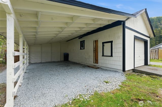 35224 312th Way SE, Enumclaw, WA 98022