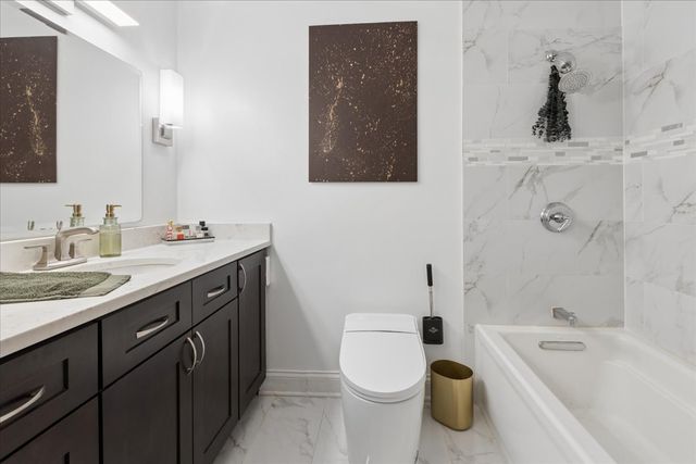 360 E Randolph Street 3205, Chicago, IL 60601