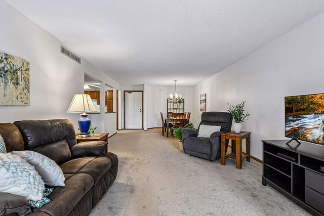 10600 43rd Avenue N 201, Plymouth, MN 55442
