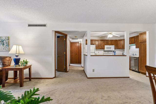10600 43rd Avenue N 201, Plymouth, MN 55442
