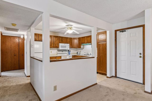 10600 43rd Avenue N 201, Plymouth, MN 55442