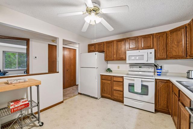 10600 43rd Avenue N 201, Plymouth, MN 55442