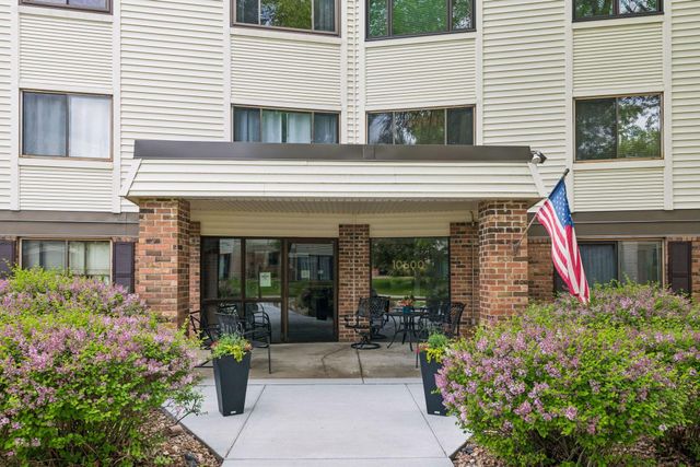10600 43rd Avenue N 201, Plymouth, MN 55442