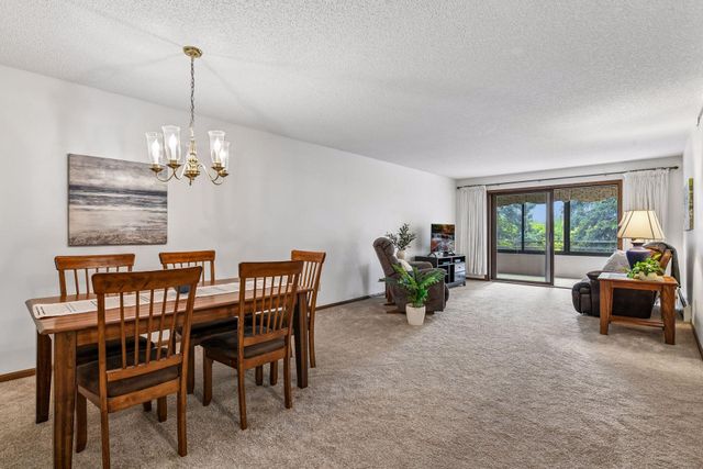 10600 43rd Avenue N 201, Plymouth, MN 55442