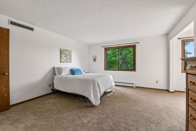 10600 43rd Avenue N 201, Plymouth, MN 55442