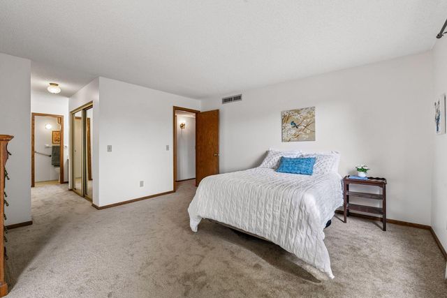 10600 43rd Avenue N 201, Plymouth, MN 55442