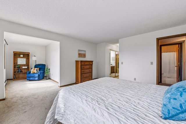 10600 43rd Avenue N 201, Plymouth, MN 55442
