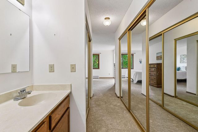 10600 43rd Avenue N 201, Plymouth, MN 55442