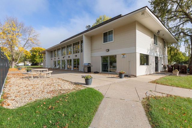 10600 43rd Avenue N 201, Plymouth, MN 55442