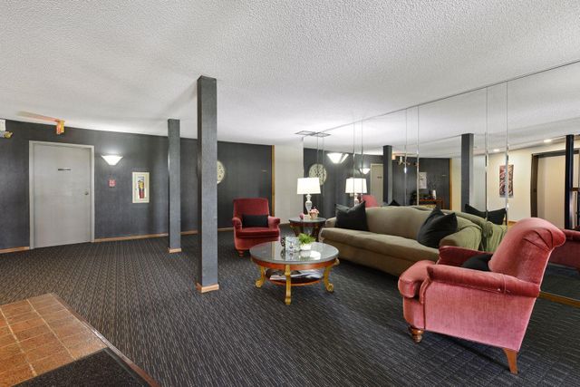 10600 43rd Avenue N 201, Plymouth, MN 55442