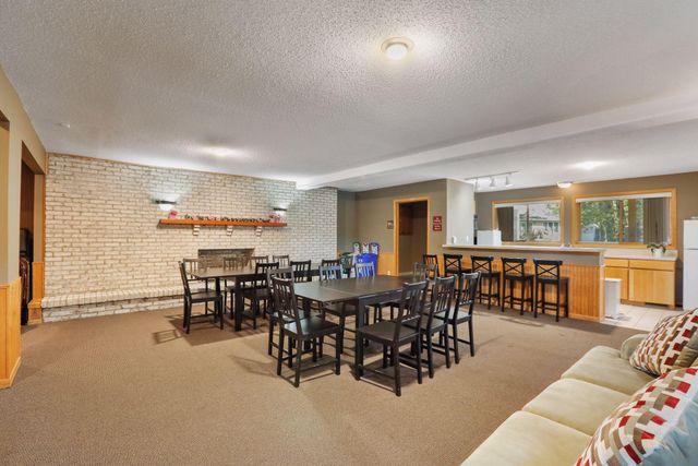 10600 43rd Avenue N 201, Plymouth, MN 55442