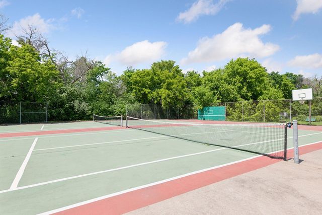 10600 43rd Avenue N 201, Plymouth, MN 55442