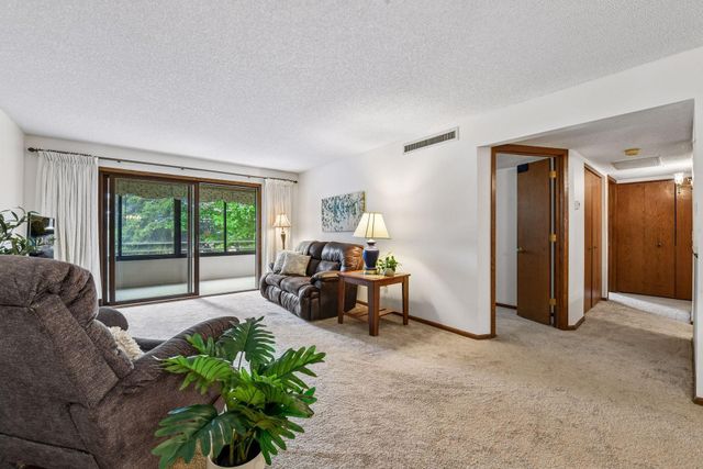 10600 43rd Avenue N 201, Plymouth, MN 55442