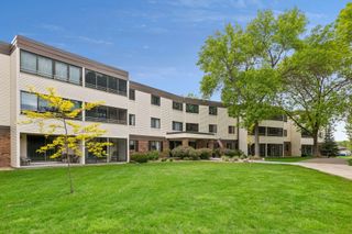 10600 43rd Avenue N 201, Plymouth, MN 55442