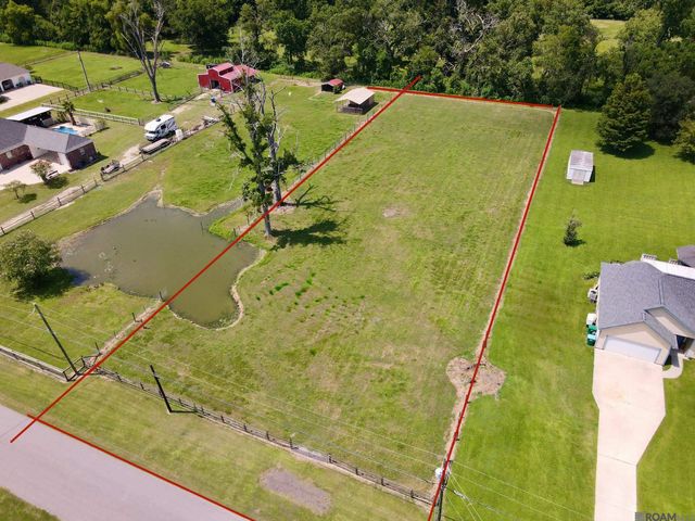 8856 Singleton Rd, Port Allen, LA 70767