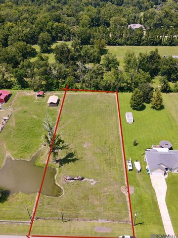 8856 Singleton Rd, Port Allen, LA 70767