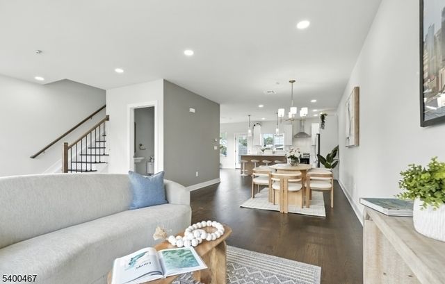 192 Canterbury Ave, North Arlington Boro, NJ 07031