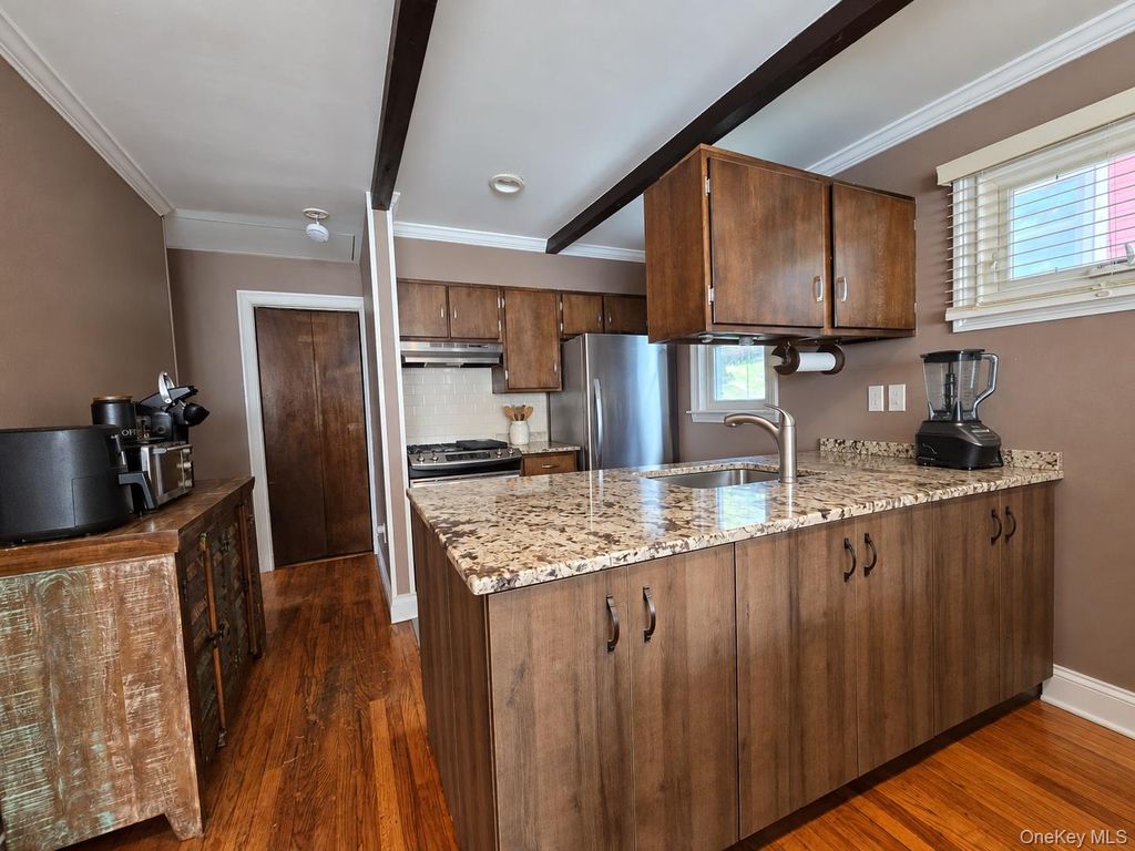 37 Marino Avenue, Port Washington, NY 11050 — photo 5