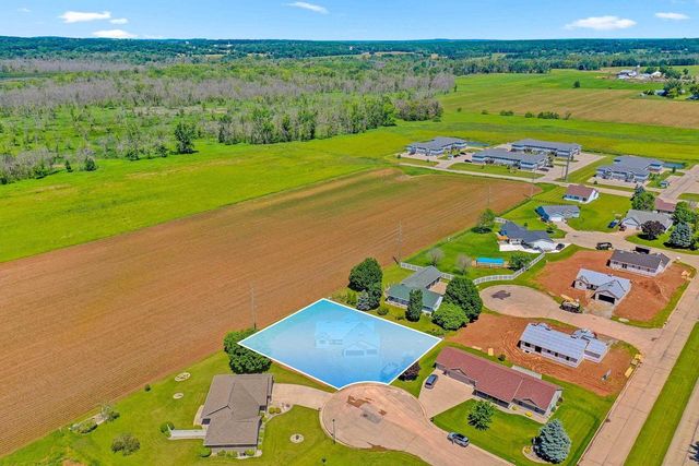 535 DOGWOOD COURT, New London, WI 54961