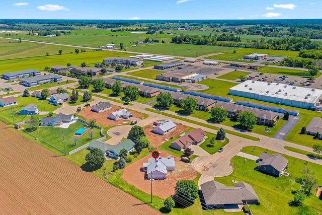 535 DOGWOOD COURT, New London, WI 54961