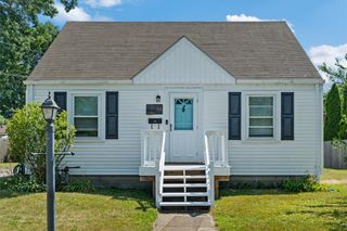 64 Guilford Drive, Warwick, RI 02886