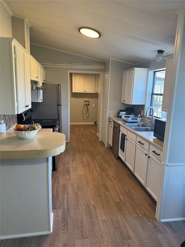 320 Vz County Road 3814, Wills Point, TX 75169