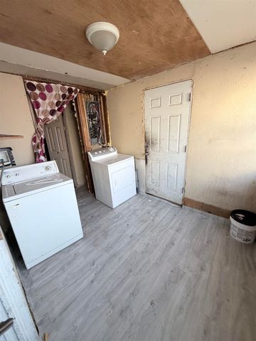 1353 S Main St, Wichita, KS 67213