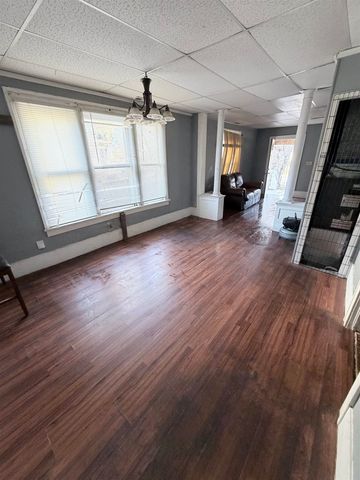 1353 S Main St, Wichita, KS 67213