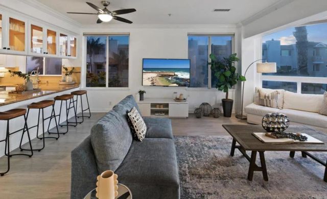 1602 S PACFIC Street 100, Oceanside, CA 92054