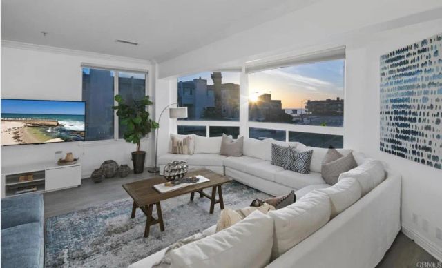 1602 S PACFIC Street 100, Oceanside, CA 92054