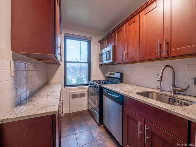 15010 71st Avenue 3F, Kew Garden Hills, NY 11367