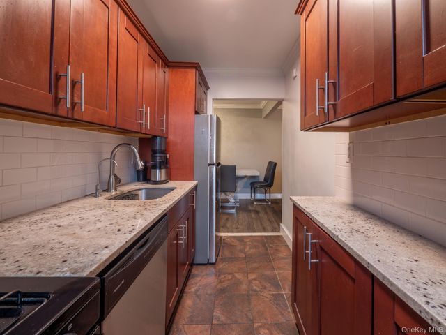 15010 71st Avenue 3F, Kew Garden Hills, NY 11367