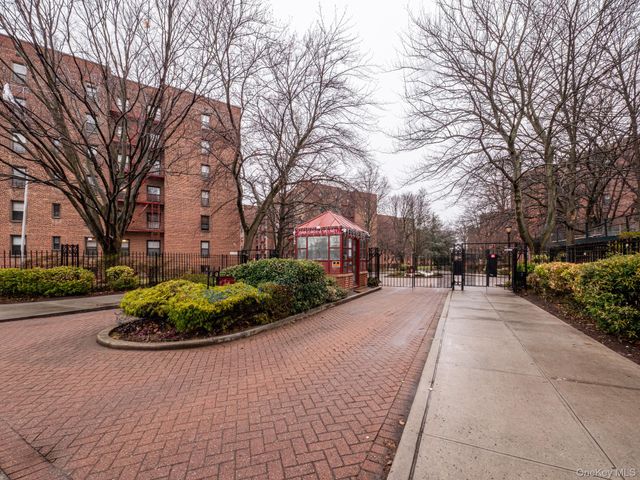 15010 71st Avenue 3F, Kew Garden Hills, NY 11367