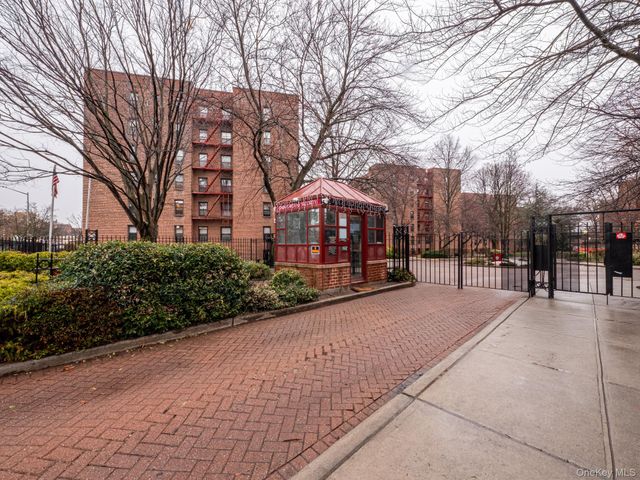 15010 71st Avenue 3F, Kew Garden Hills, NY 11367