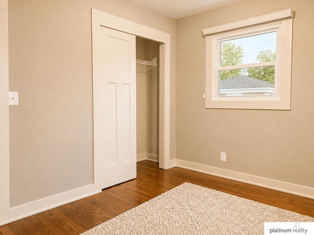 6009 Oak Street, Omaha, NE 68106