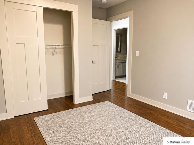 6009 Oak Street, Omaha, NE 68106
