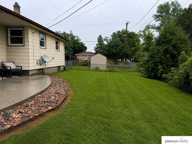 6009 Oak Street, Omaha, NE 68106