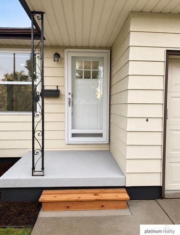 6009 Oak Street, Omaha, NE 68106