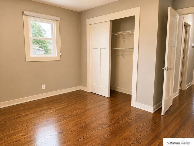 6009 Oak Street, Omaha, NE 68106