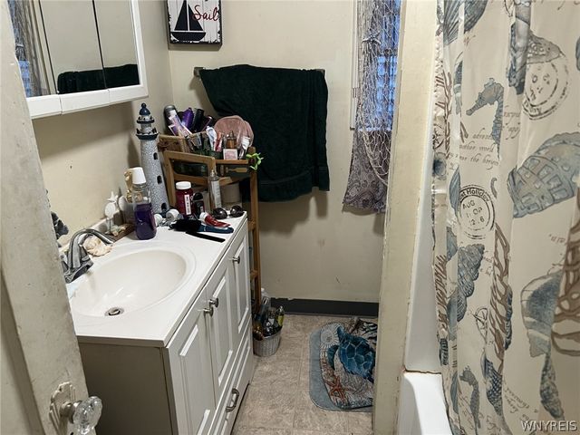 915 Ferry Avenue, Niagara Falls, NY 14301