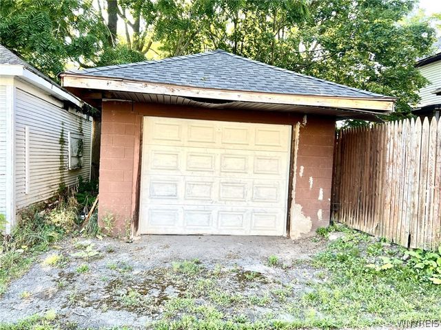 915 Ferry Avenue, Niagara Falls, NY 14301