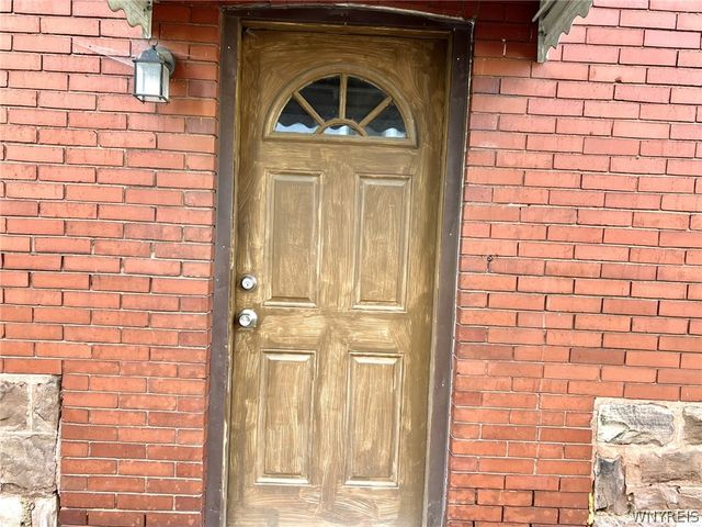 915 Ferry Avenue, Niagara Falls, NY 14301