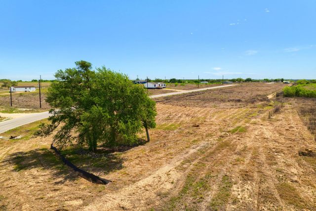 415 Beckham DR, Dale, TX 78616