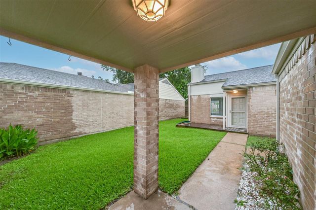 18515 Meadows Way Drive, Houston, TX 77084