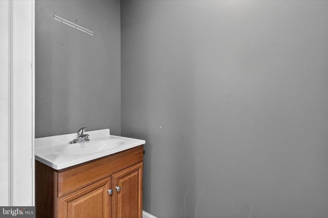 3212 PENNWOOD RD, Harrisburg, PA 17110