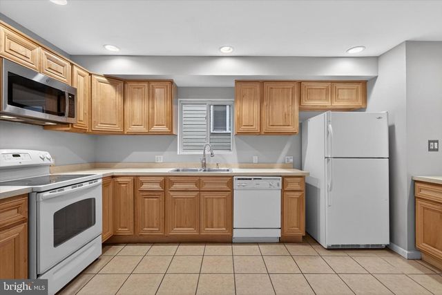 3212 PENNWOOD RD, Harrisburg, PA 17110