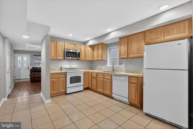 3212 PENNWOOD RD, Harrisburg, PA 17110