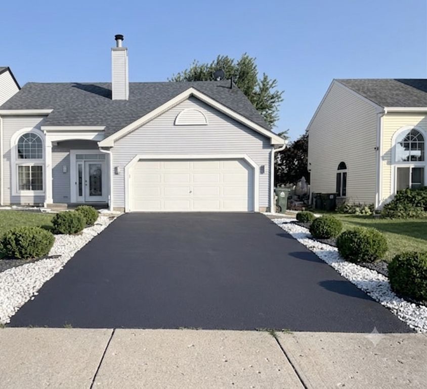 9 E Country Walk Drive, Round Lake Beach, IL 60073
