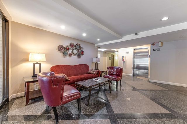 675 Grove Drive 311, Elk Grove Village, IL 60007