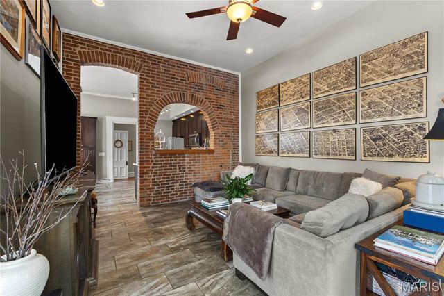 1901 Hickory Street, St Louis, MO 63104